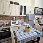 In The Center דירה *