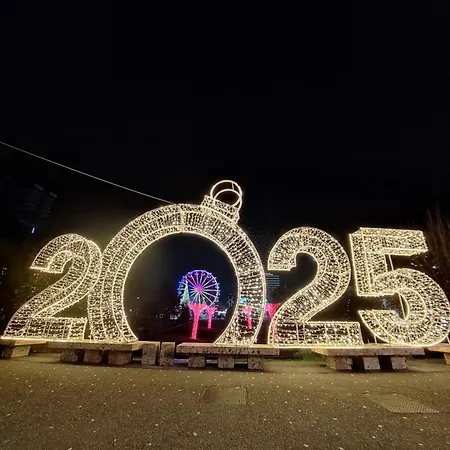 In The Center * ティラナ