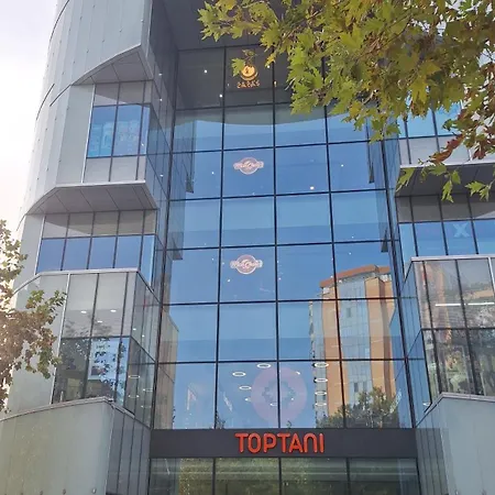 In The Center * 地拉那