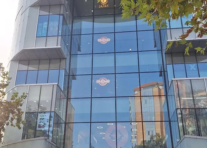 In The Center * تيرانا